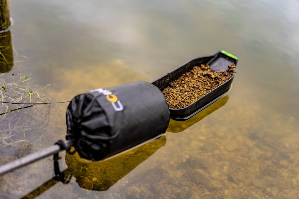 Corus 18m Long Reach Baiting Pole. Includes Float And Spoon-1 x 18m Pole + Spoon + Float